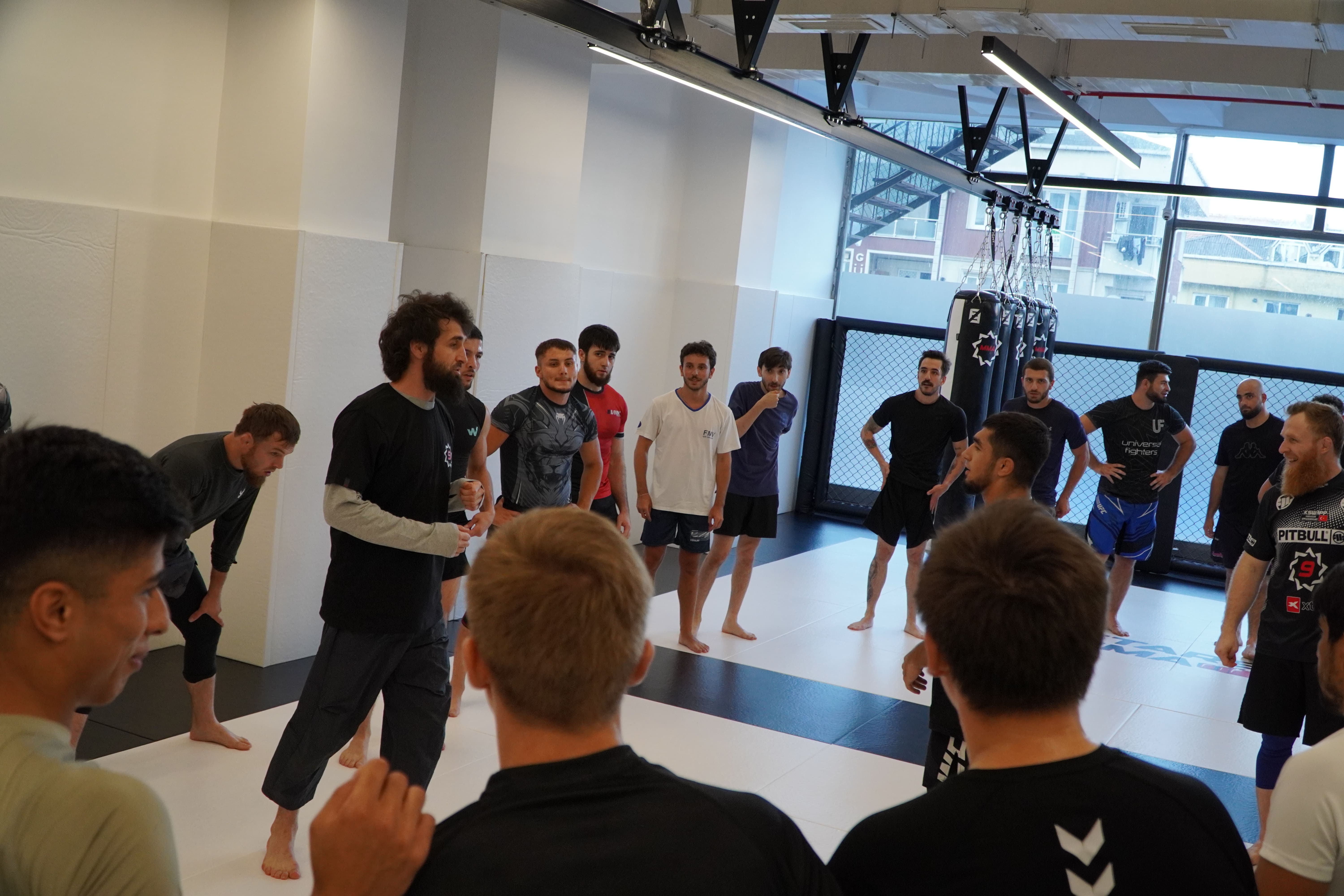 9 Stars Gym antrenman alanından bir görünüm